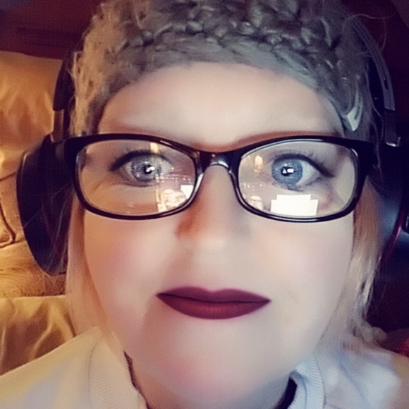 Meet your Posher, Kat - Picture 6 of 6